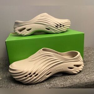 Crocs Echo Wave Almond Tint Sz. 9M / 11W